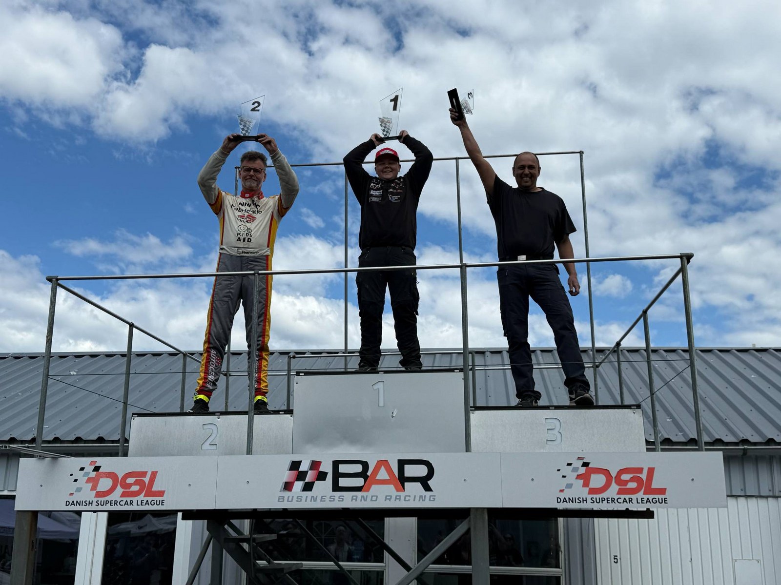 Frame 1015 2 1600X1200